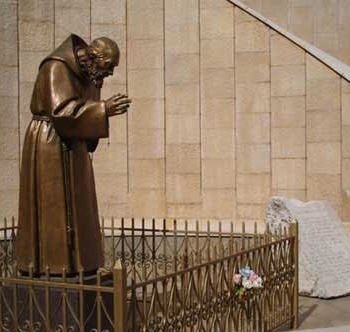 kandea_statua
